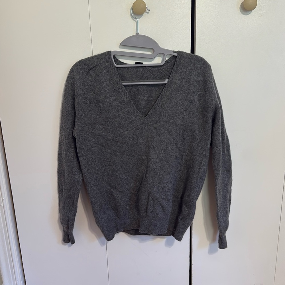 Theory size small v neck grey sweater